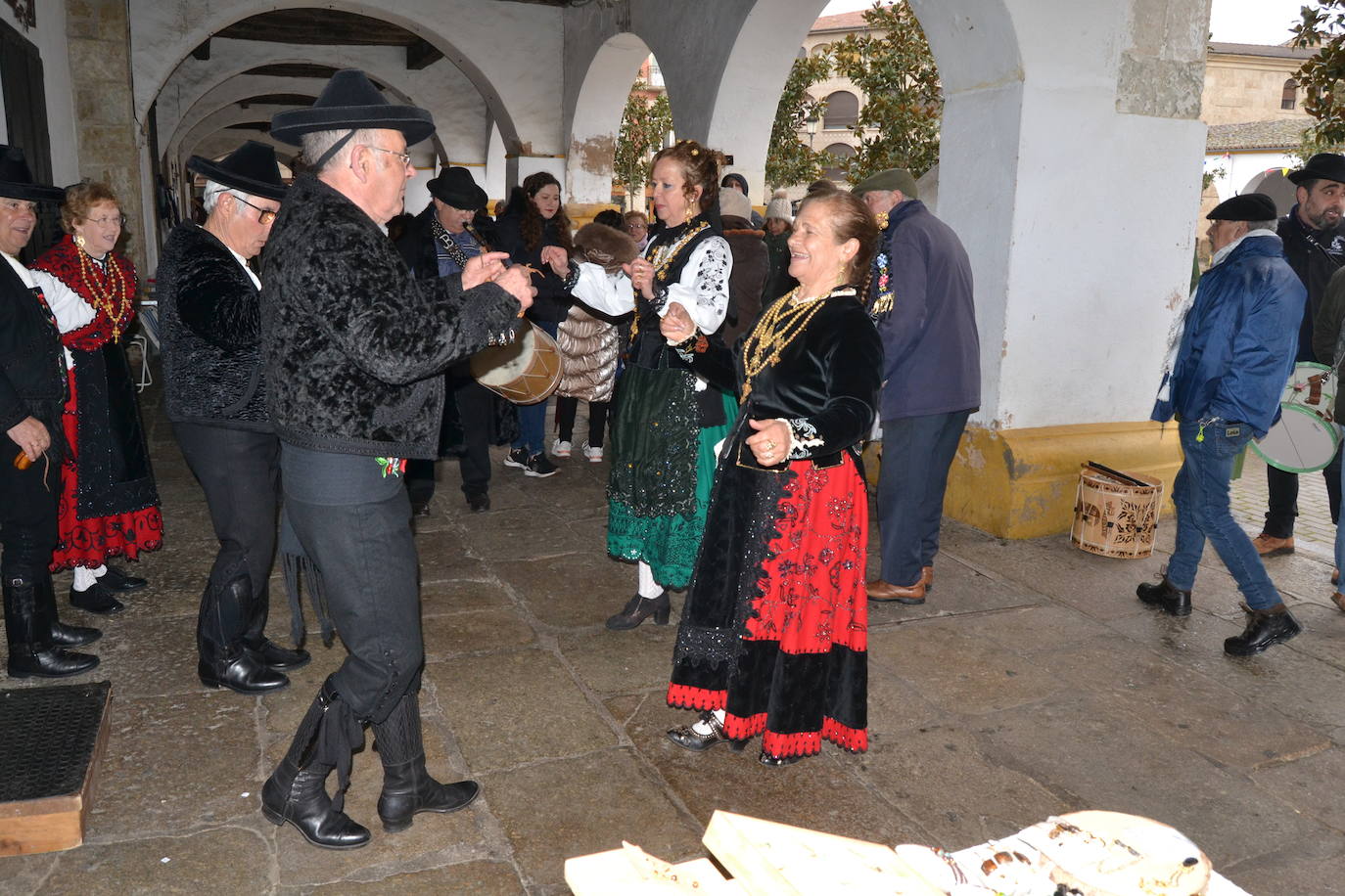 La tradición y el buen comer no faltan en la Feria de Botijeros de Ciudad Rodrigo