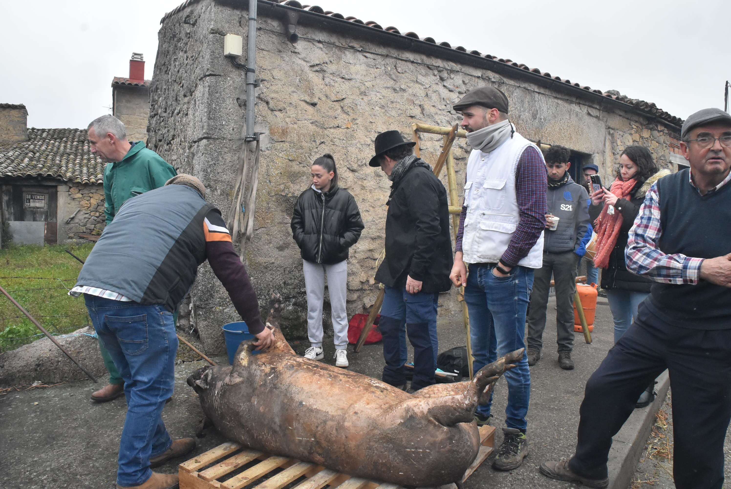 Una tradición que pervive contra viento y lluvia en Peromingo