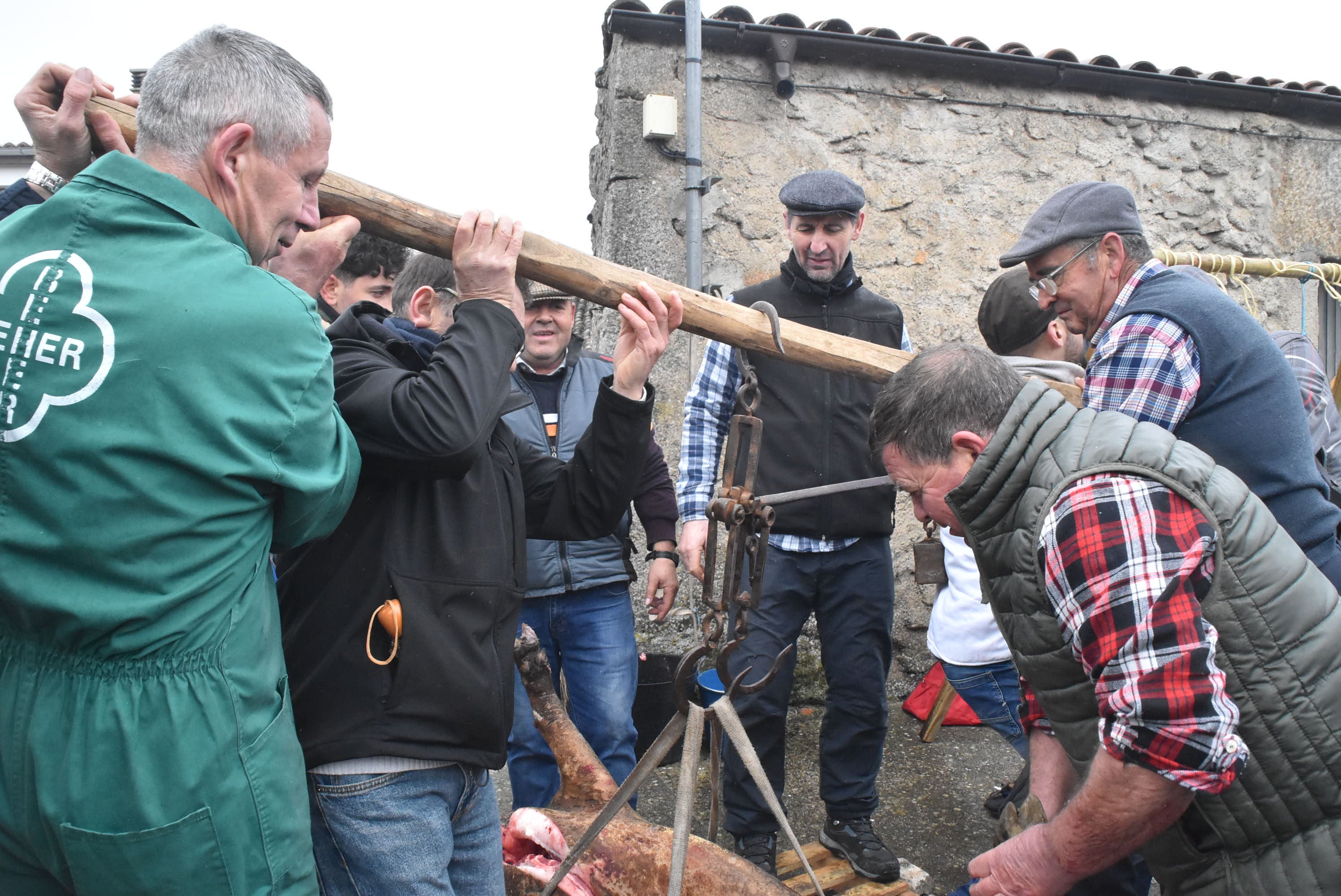 Una tradición que pervive contra viento y lluvia en Peromingo