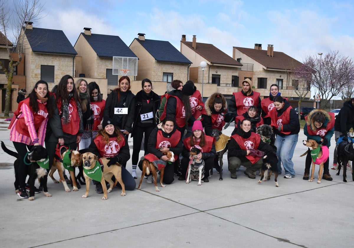 Álvaro Calle y Hulla ganan la IV Canicross de Villamayor