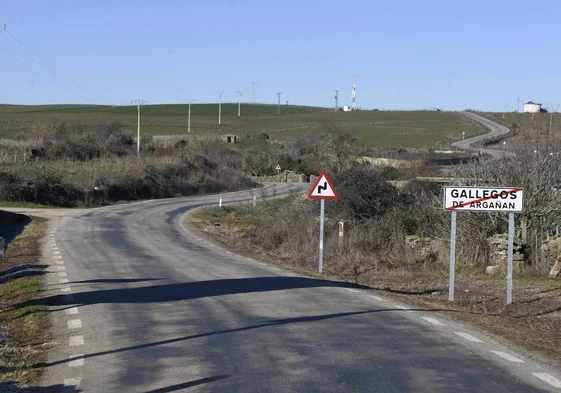 Carretera de Gallegos de Argañán, cabecera de la subcomarca.