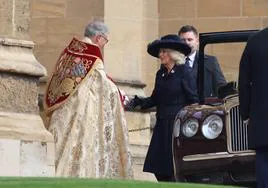 La reina Camilla llegando al funeral por Constantino de Grecia en el Palacio de Windsor