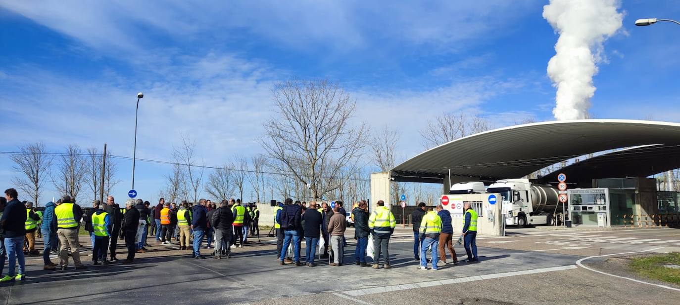 La protesta de los agricultores en Babilafuente, en imágenes