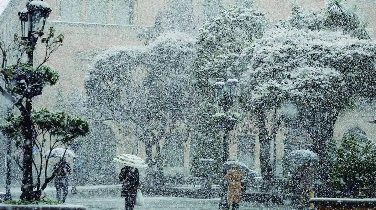 La nieve regresa a la capital cinco días después