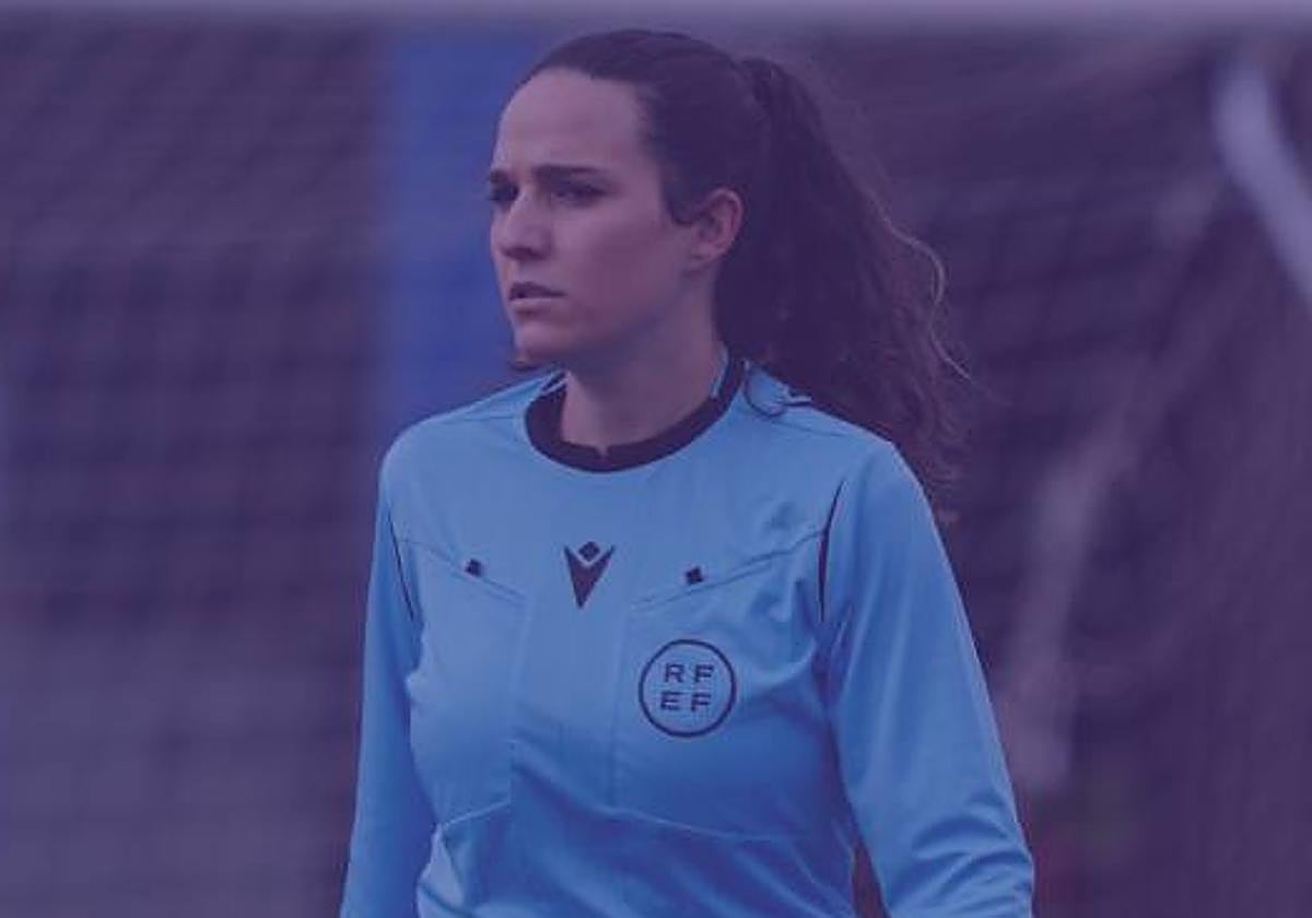 Laura Gutiérrez compagina el arbitraje con su trabajo de celadora en Urgencias.