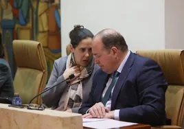 Los concejales de Vox Laura Magdalena e Ignacio Rivas, en el pleno de este viernes.