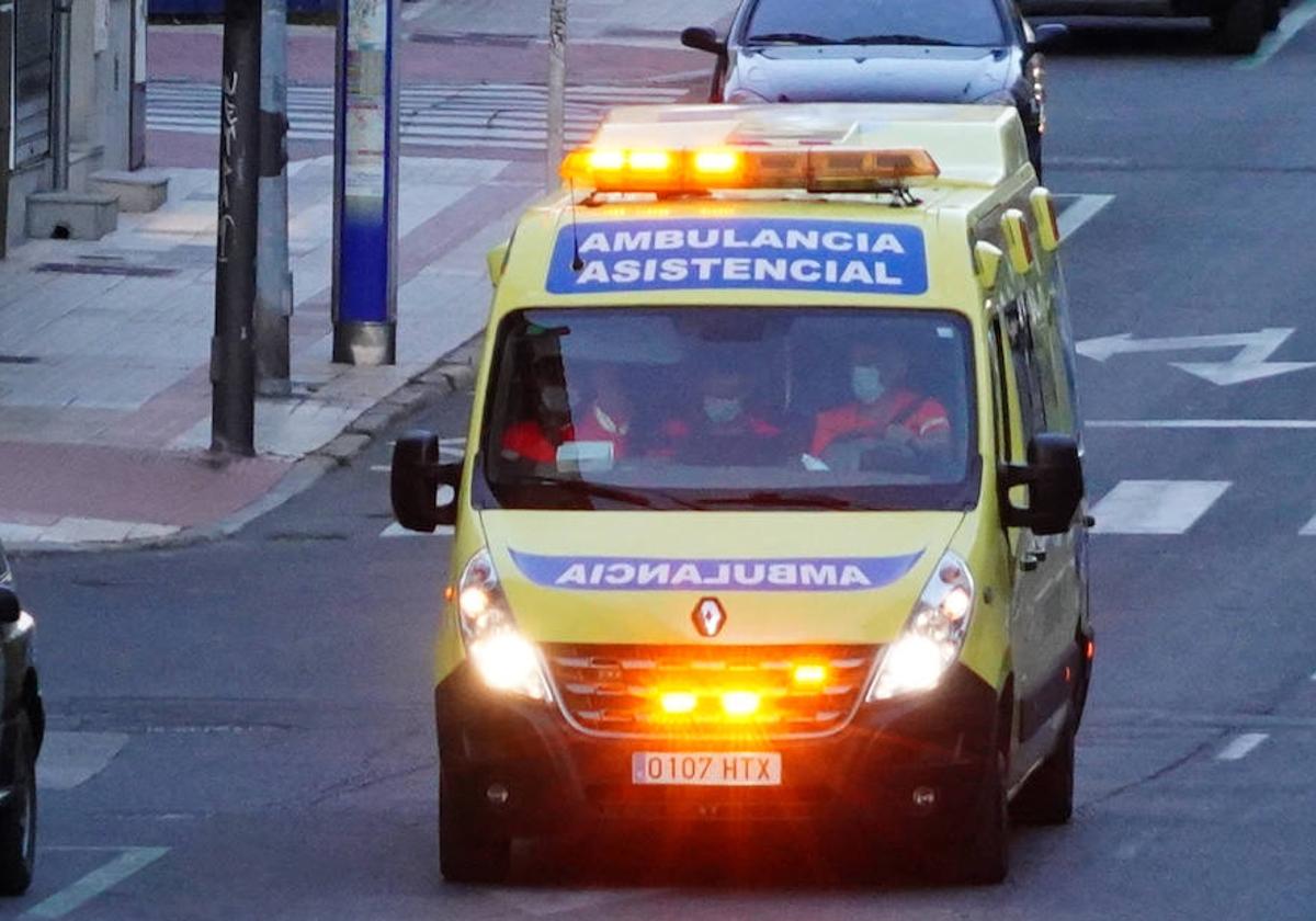 Un motorista trasladado al Hospital tras chocar contra un turismo en la glorieta Virgen de Loreto