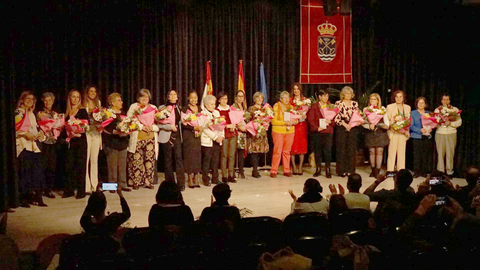 Merecido homenaje a las mujeres de Santa Marta