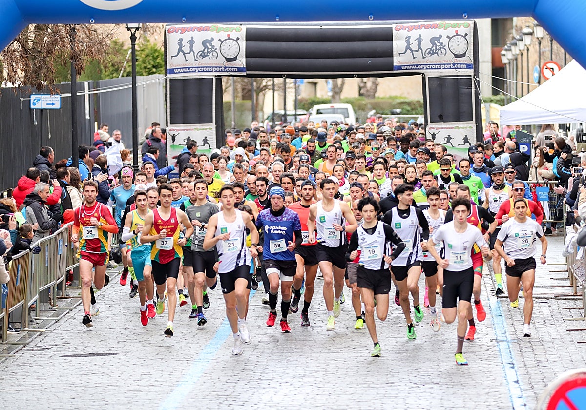 Yanis Sánchez y Lucía Corral vencen en la III Carrera Solidaria del Maestro Ávila