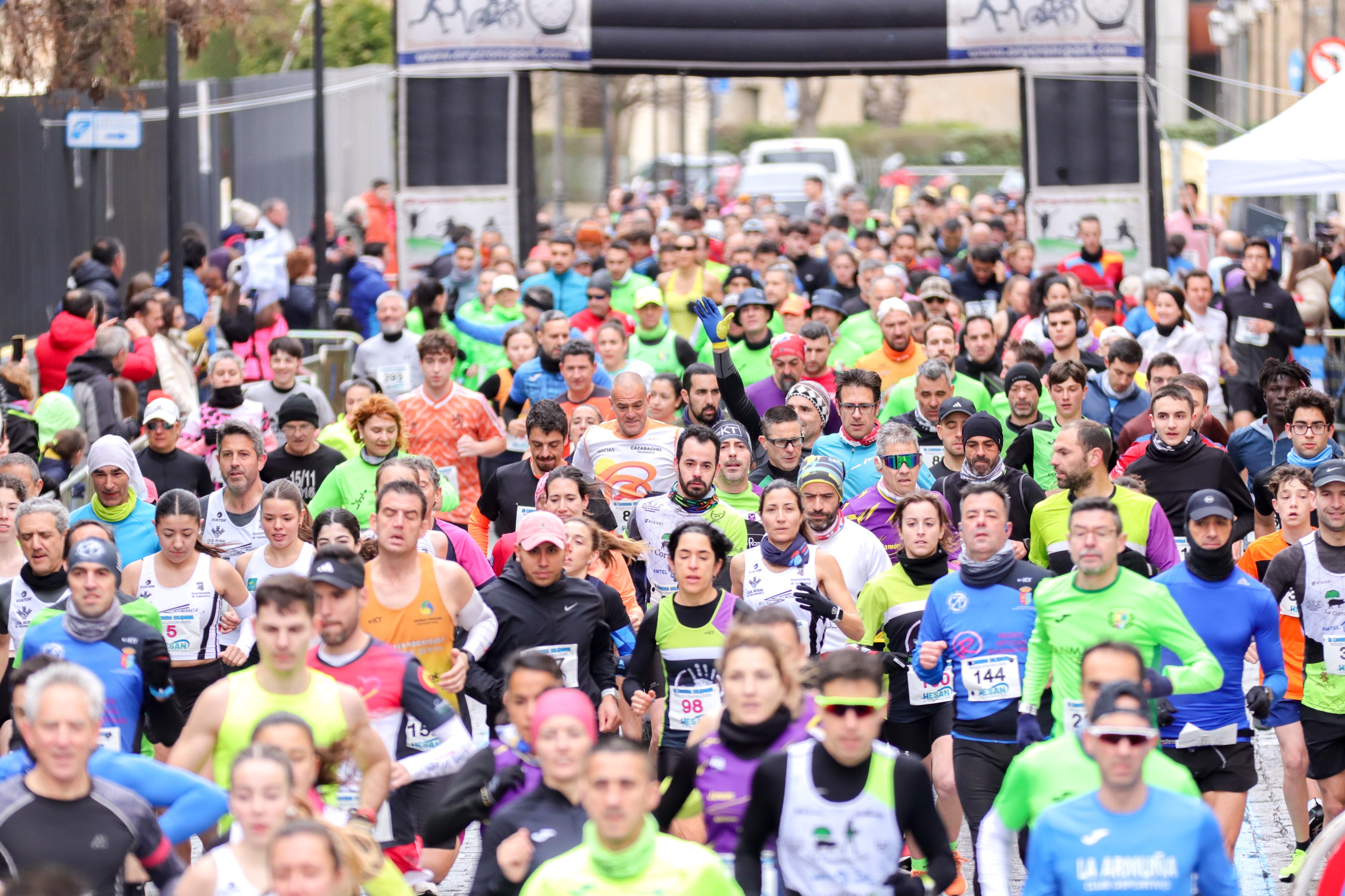 Yanis Sánchez y Lucía Corral vencen en la III Carrera Solidaria del Maestro Ávila