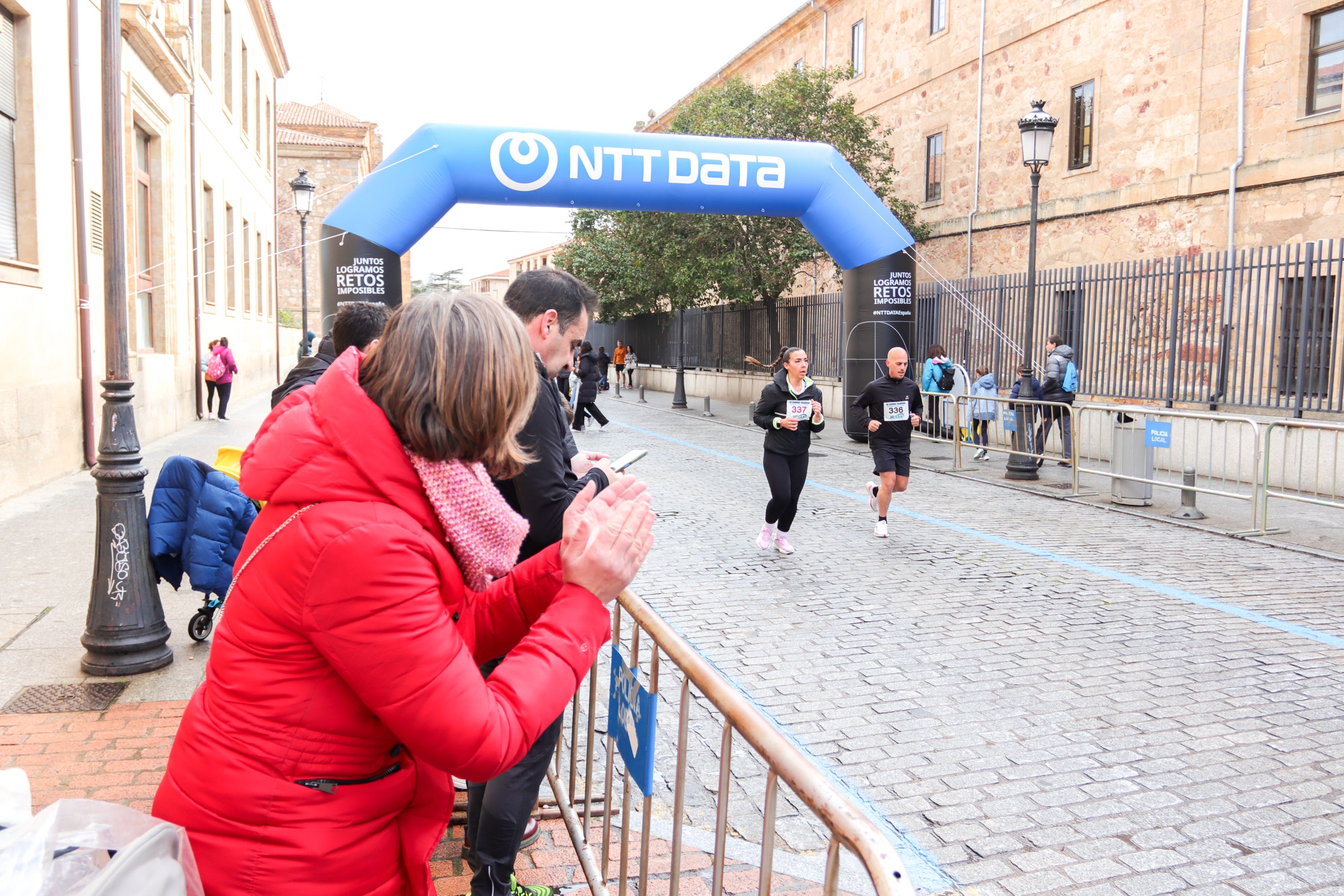 Yanis Sánchez y Lucía Corral vencen en la III Carrera Solidaria del Maestro Ávila