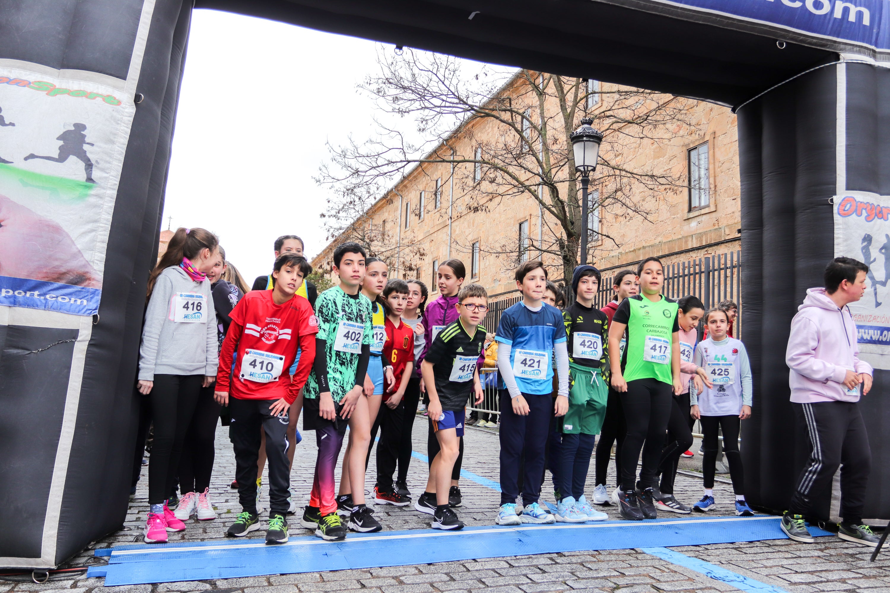 Yanis Sánchez y Lucía Corral vencen en la III Carrera Solidaria del Maestro Ávila