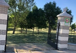 La entrada al Prado de la Vega, el pulmón verde más importante de Carbajosa de la Sagrada.