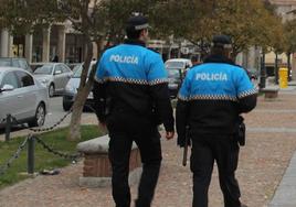 Dos agentes de la Policía Local de Peñaranda.