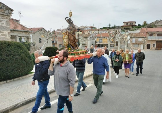 La celebración dio comienzo en la Plaza con la procesión de San José