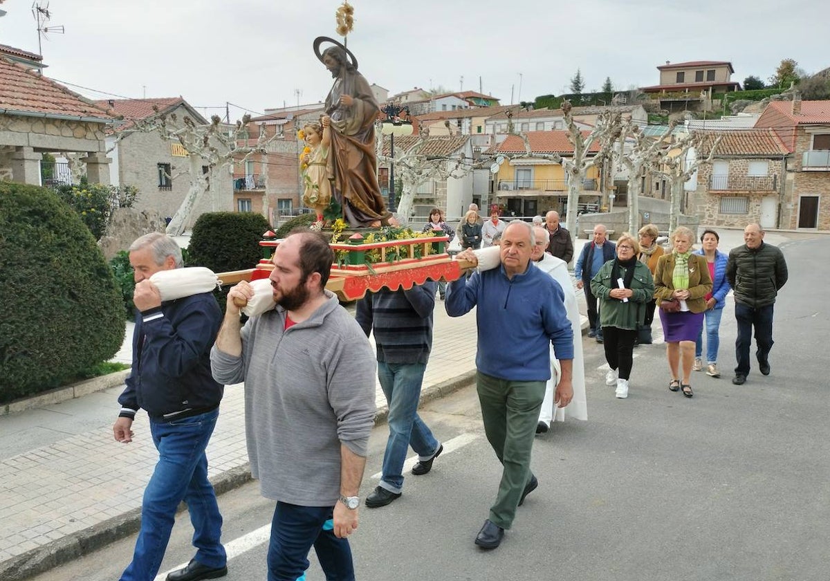 Sanchotello suma la festividad de San José a su acervo religioso