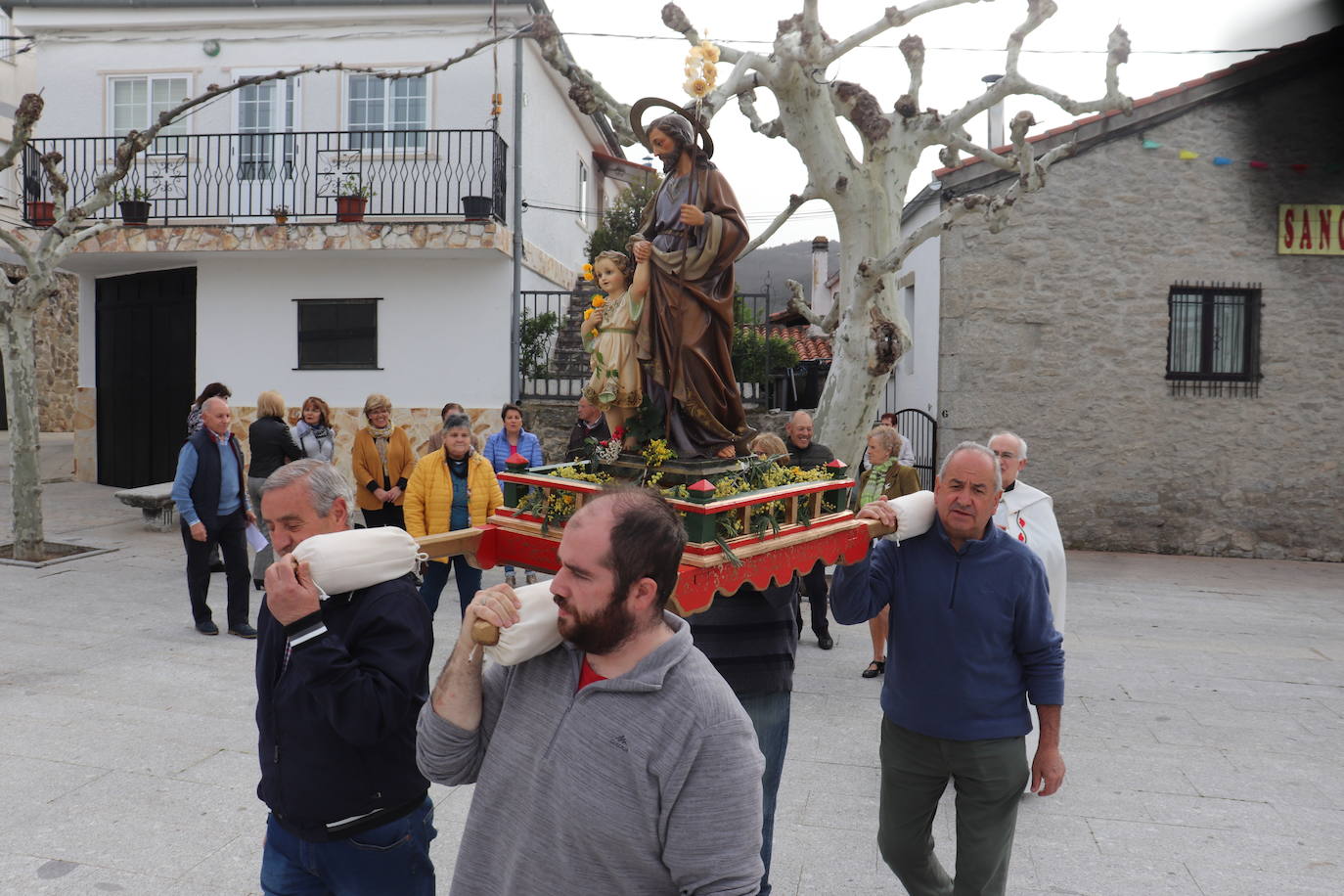 Sanchotello suma la festividad de San José a su acervo religioso