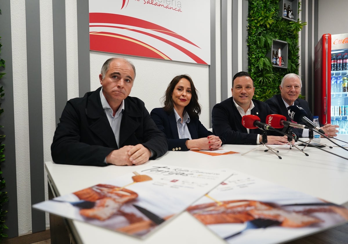 Juan Carlos Zaballos, Carmen Seguín, Jorge Moro y Julián Pérez en la presentación de la 'VII Ruta de Torrijas' en la Asociación de Hostelería.