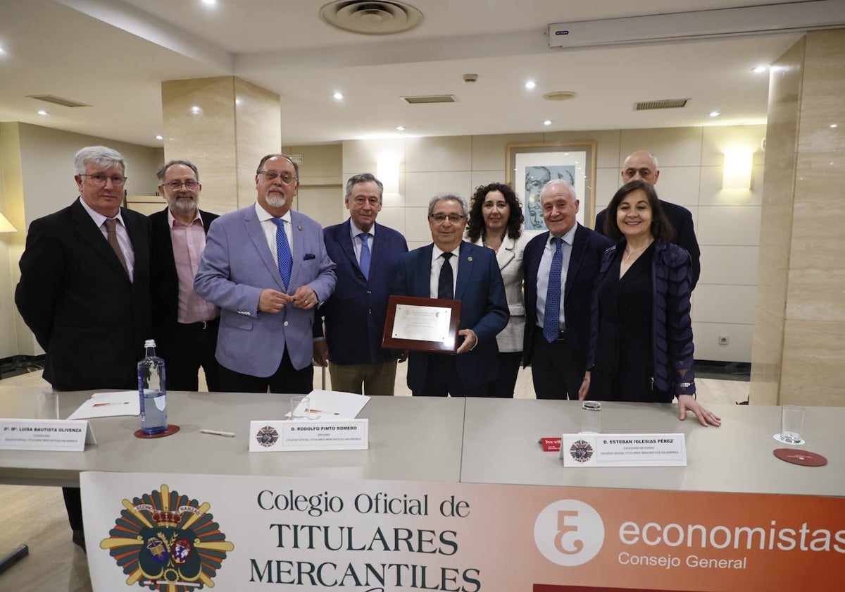 El Colegio de Titulares Mercantiles homenajea a Esteban Iglesias Pérez