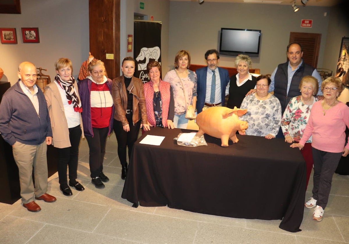 La entrega del cheque tuvo lugar en el Museo de la Industria Chacinera de Guijuelo.