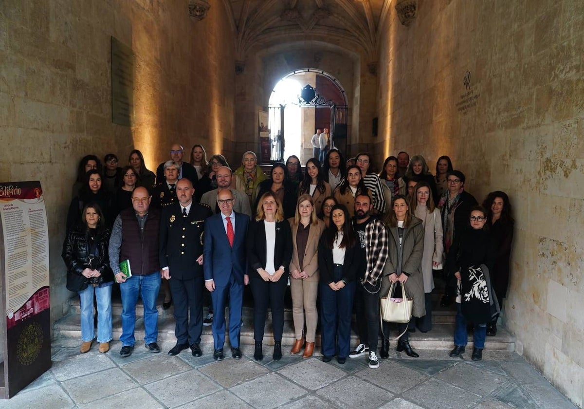 Asistentes al encuentro, al inicio de las jornadas en el Edificio Histórico de la Universidad.