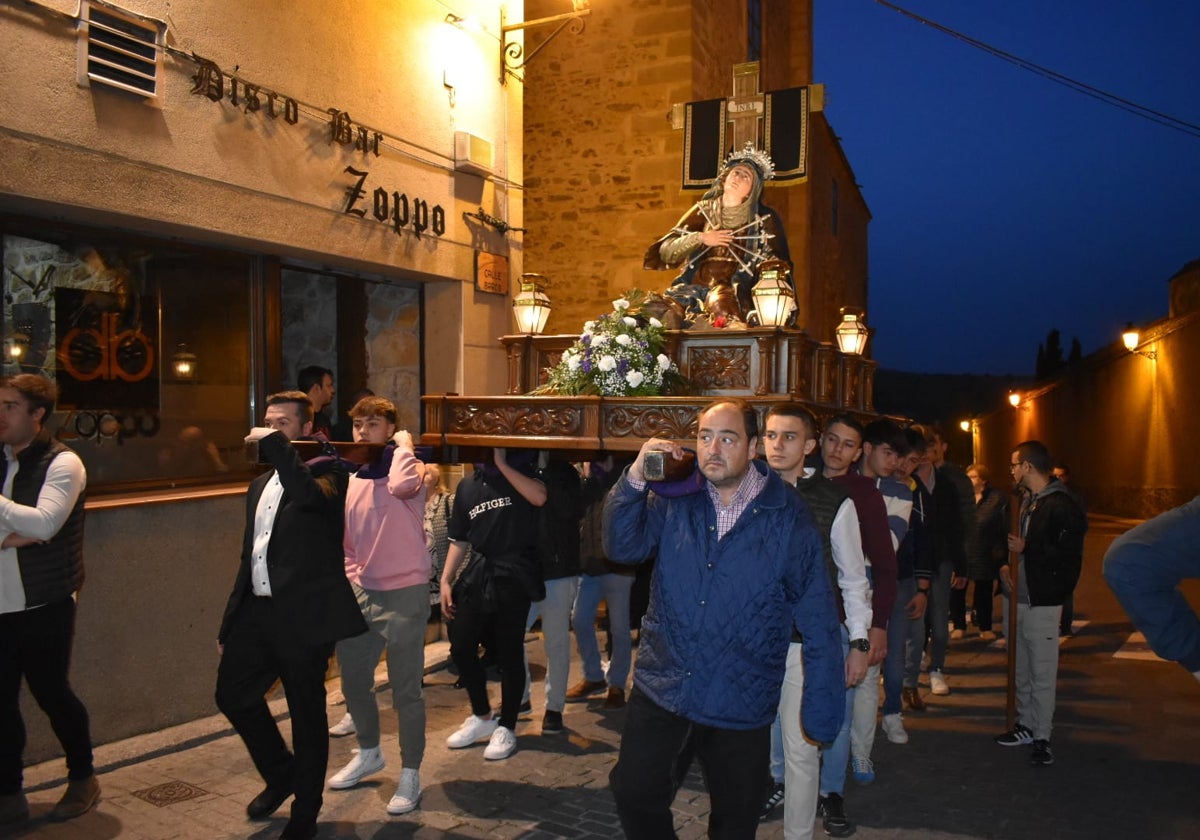 La Dolorosa da paso a la Pasión en Alba de Tormes