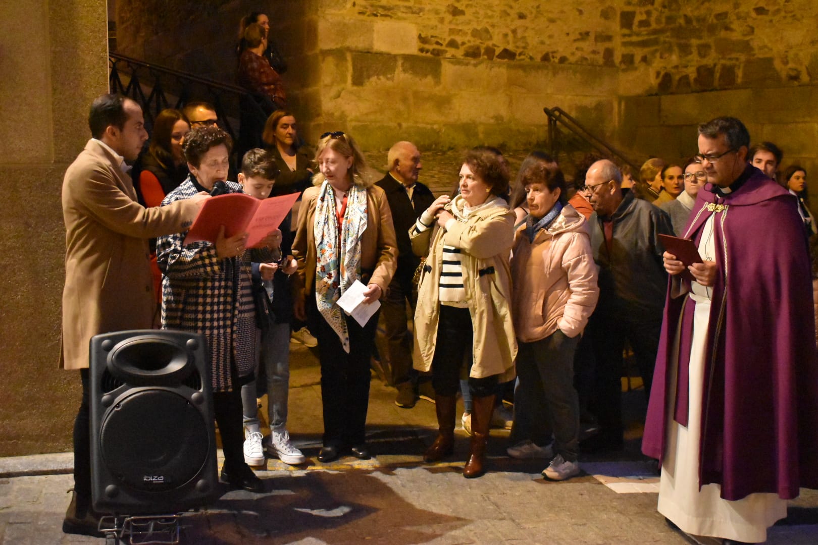 La Dolorosa da paso a la Pasión en Alba de Tormes