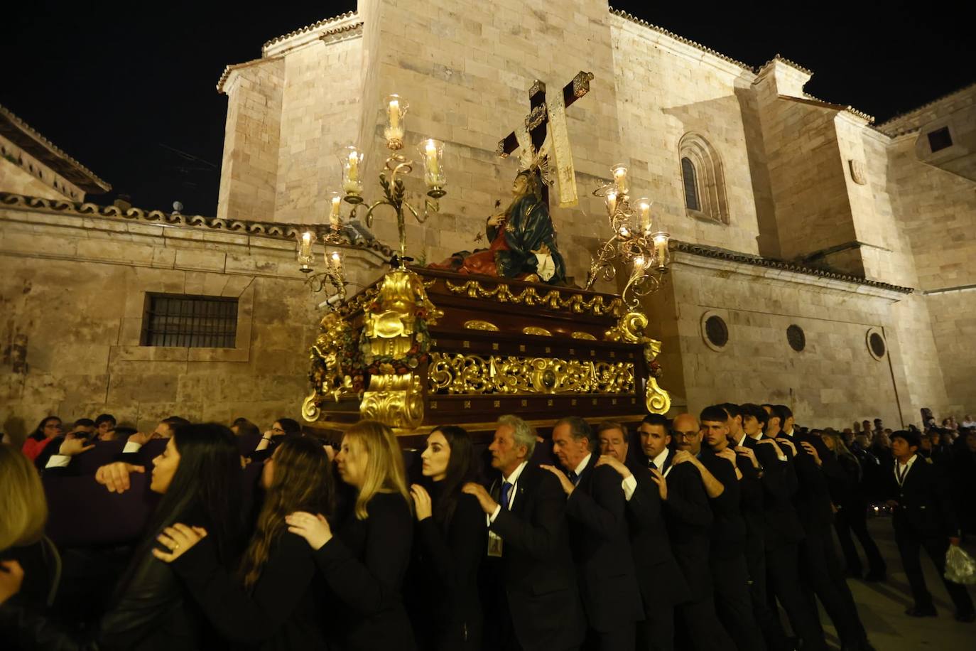 Arranca la Semana Santa con la salida de la Virgen de los Dolores