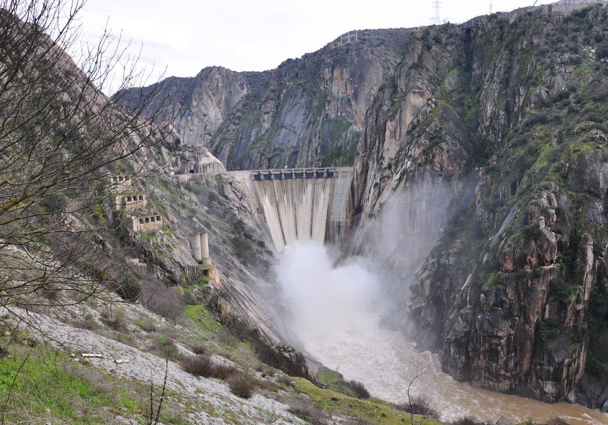 Presa abierta de Aldeadávila de la Ribera