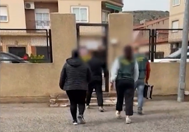 Hallan a una menor embarazada que había sido forzada a casarse por sus padres