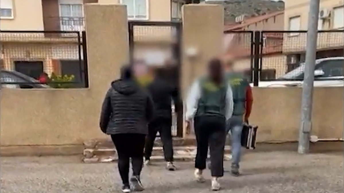 Hallan a una menor embarazada que había sido forzada a casarse por sus padres