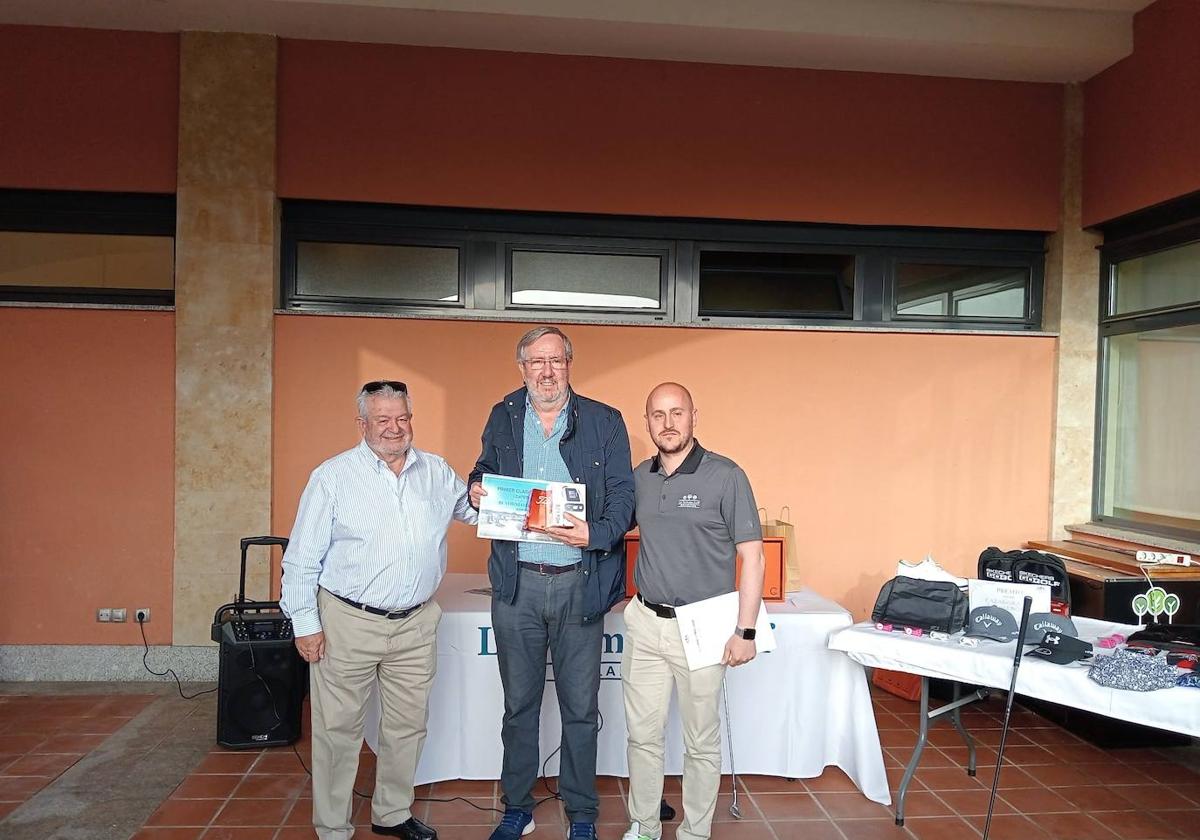 El vencedor, Javier Buch, con José Ignacio Jiménez y Alberto Dávila.