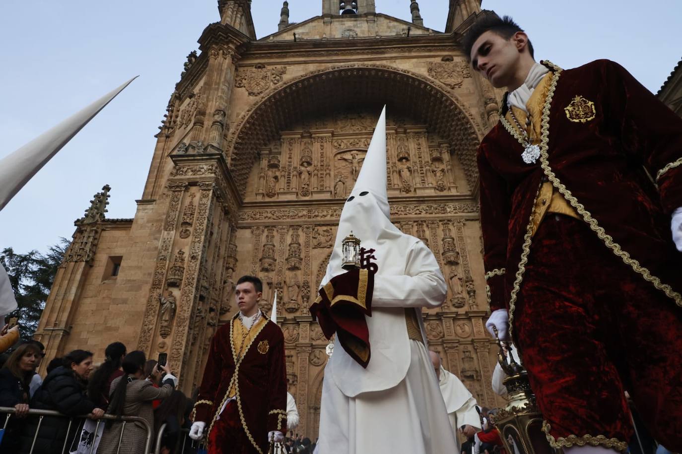 Salida masiva para recibir a un Cristo de la Redención vestido de &#039;Madrugada&#039;