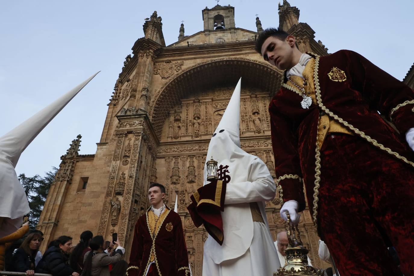 Salida masiva para recibir a un Cristo de la Redención vestido de &#039;Madrugada&#039;