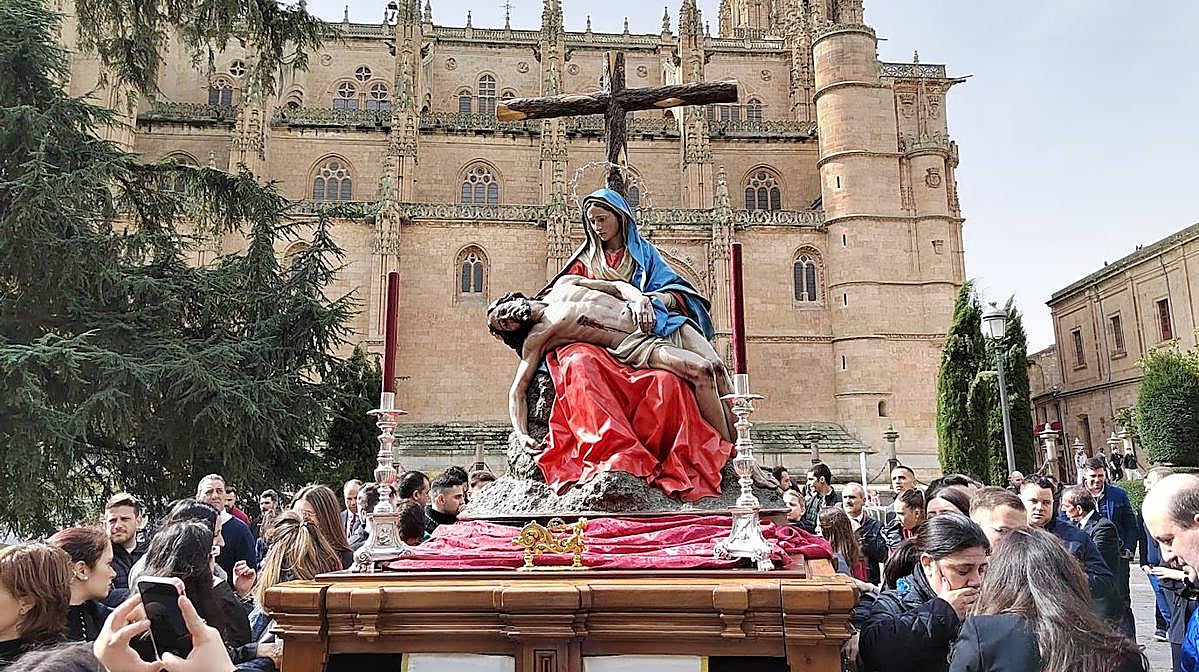 Solemne traslado de La Piedad desde la Catedral a San Esteban