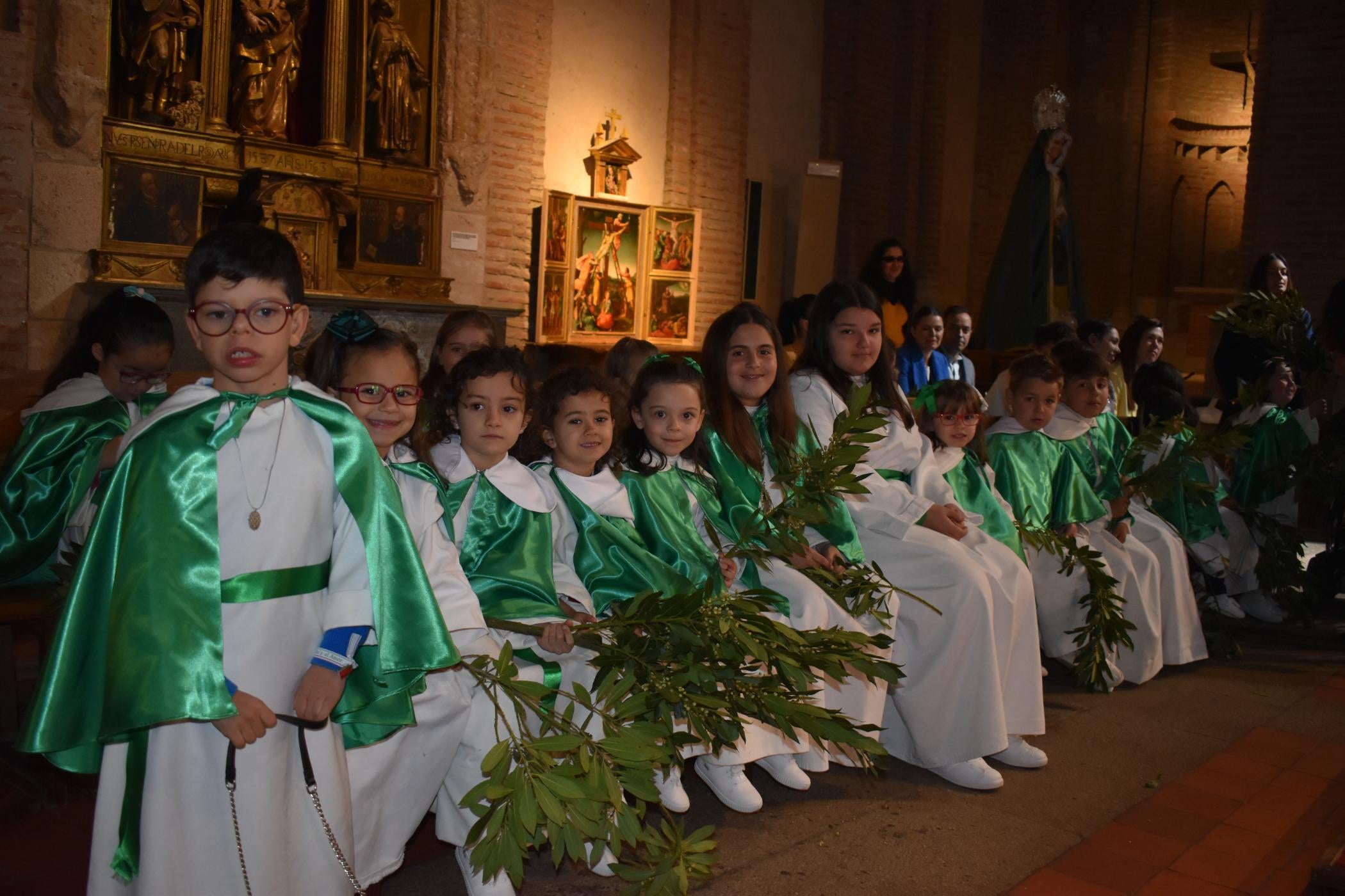 Los niños de Alba estrenan &#039;Paso de la Palabra&#039; durante la procesión del Domingo de Ramos