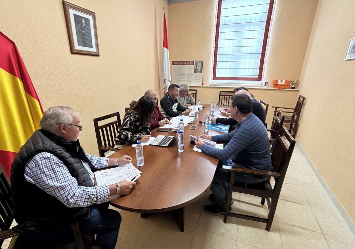 Concejales reunidos en el último pleno celebrado en Villaflores.