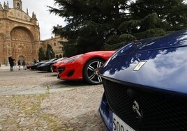 Ferraris situados en la plaza Concilio de Trento este martes