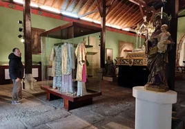 Numerosos visitantes han podido conocer la iglesia de Santiago y el Museo de Arte Sacro.