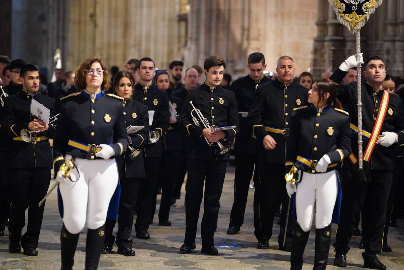 Las emotivas imágenes de un Jueves Santo empapado por la pena y sin procesiones en las calles