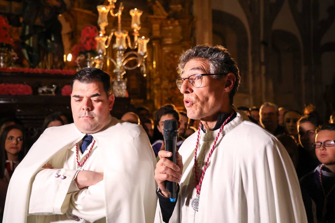 Las emotivas imágenes de un Jueves Santo empapado por la pena y sin procesiones en las calles