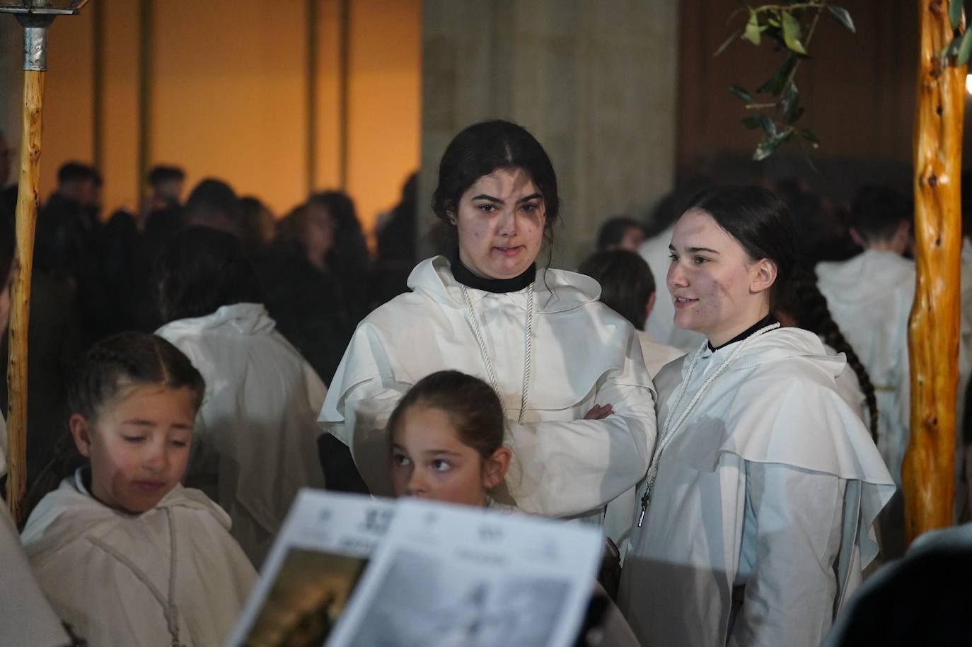 Las emotivas imágenes de un Jueves Santo empapado por la pena y sin procesiones en las calles