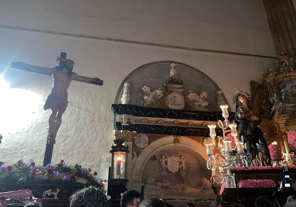 El Cristo de la Agonía se queda en Las Úrsulas por la lluvia