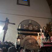 Las imágenes del Cristo de la Agonía y la Virgen de los Dolores en el interior del convento de las Úrsulas