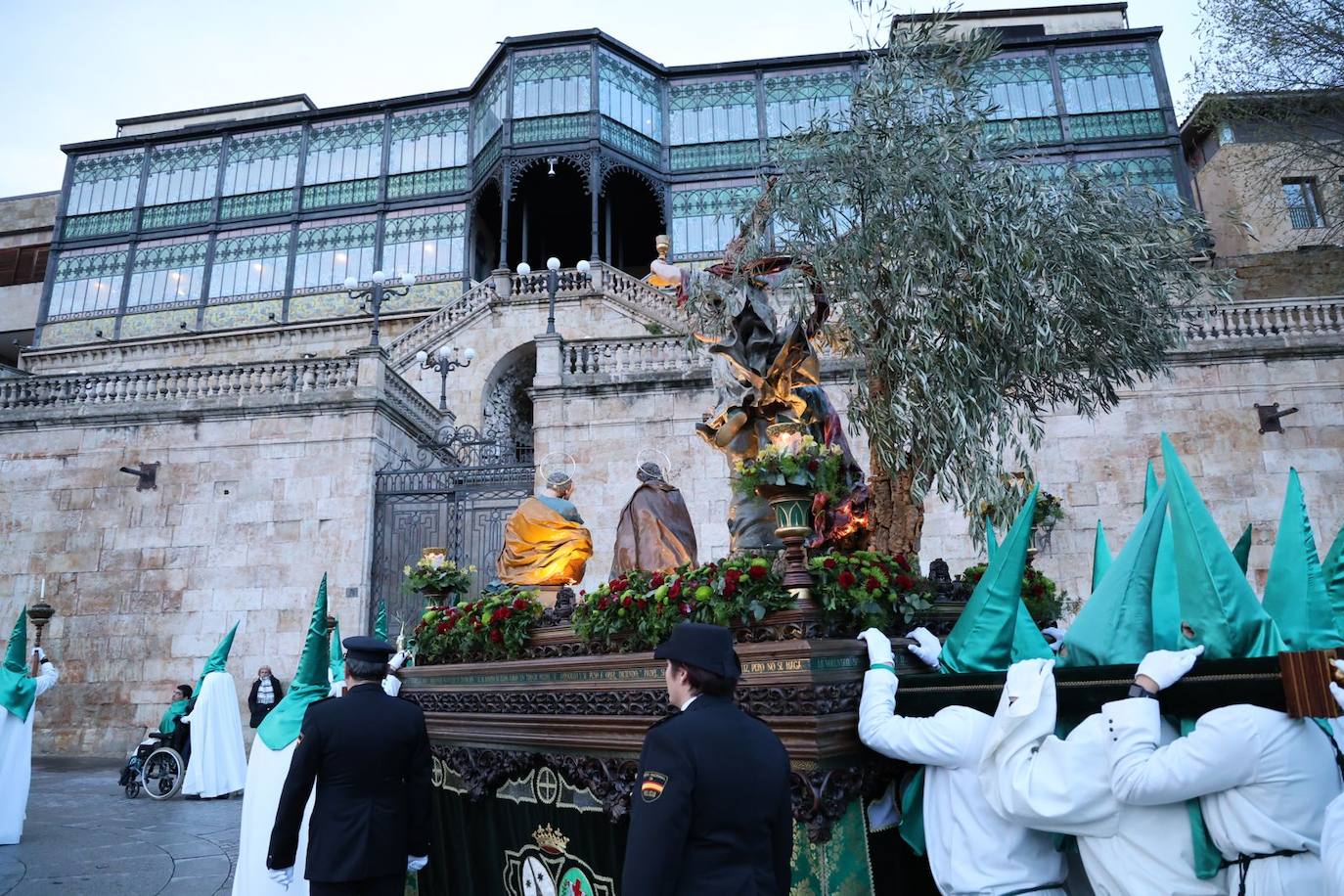 Procesión de la Cofradía de la Oración en el Huerto de los Olivos