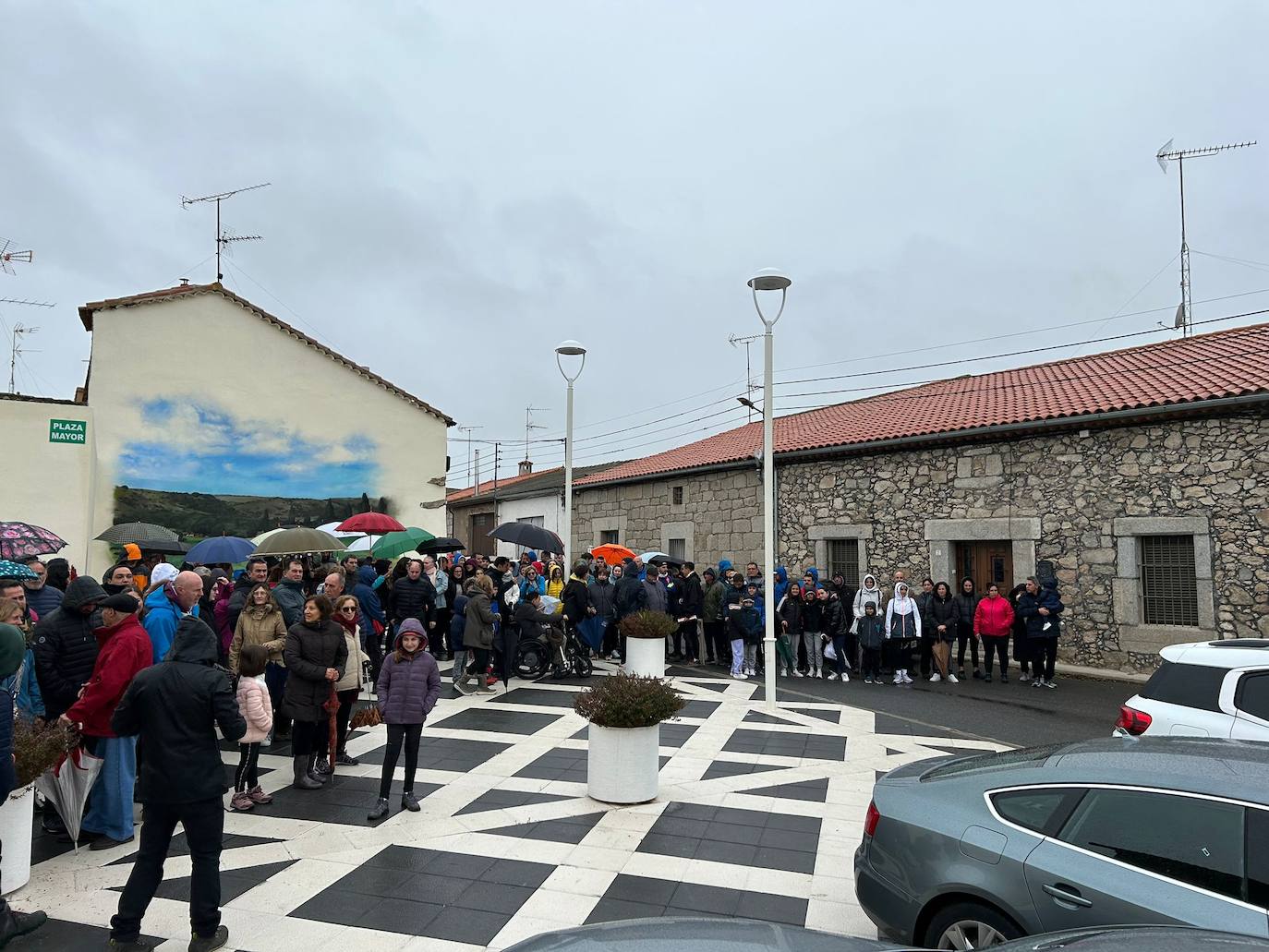 Más de 200 personas participan en la marcha solidaria de Malpartida