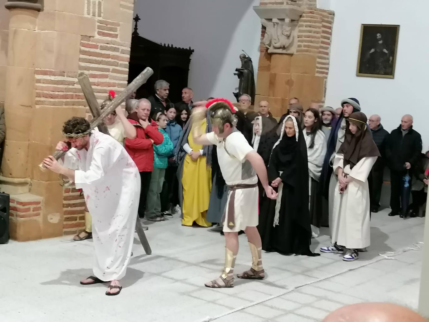 Las expresivas escenas del viacrucis viviente de Paradinas de San Juan