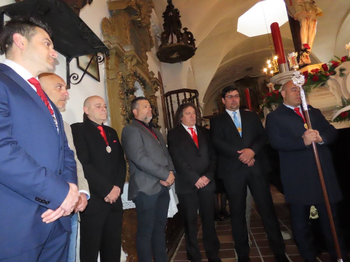 La Piedad y el Cristo de San Luis presencian la ofrenda de la vela