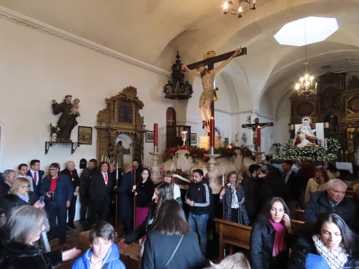 La Piedad y el Cristo de San Luis presencian la ofrenda de la vela