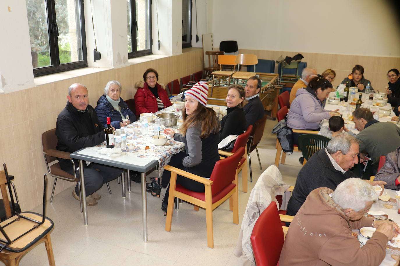 El Tejado disfruta de sus tradicionales patatas en una jornada de convivencia vecinal